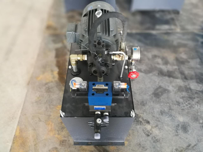 塑料機(ji)械液壓(ya)系統