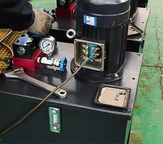 國立(li)液壓，重注安全生(sheng)産意識，用心生産(chan)